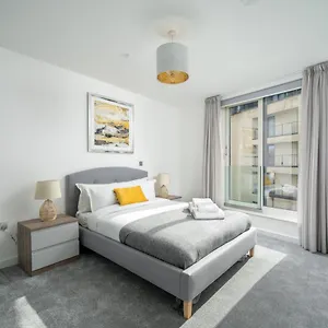 Riverside Apartment Bath