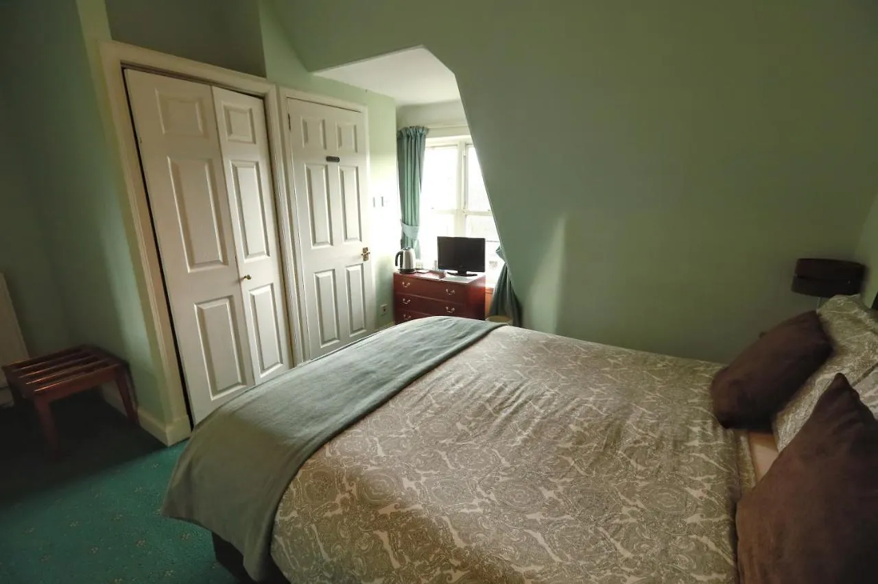 Airdenair Guest House EDI 3*,